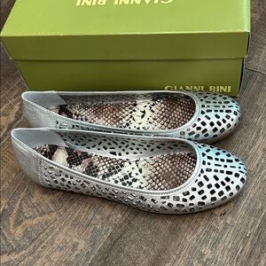 Gianni Bini-Ballet Flats- Perforated Sliver Size‎ 9
